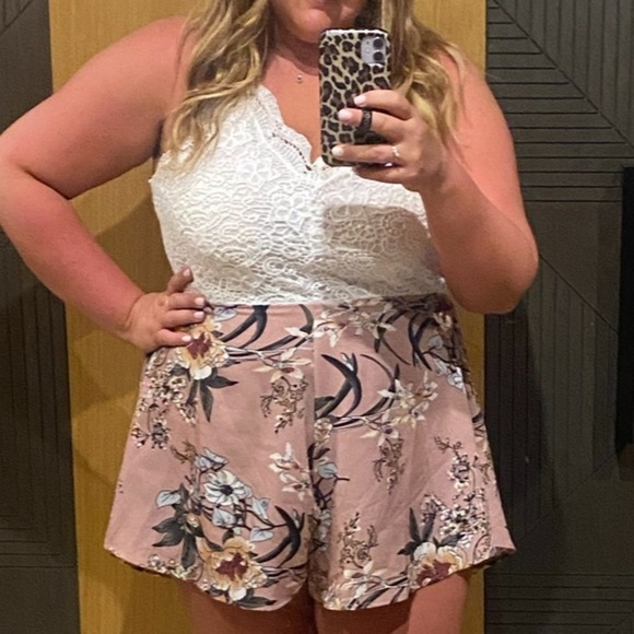 SHEIN White Lace Floral Romper - Picture 13 of 14